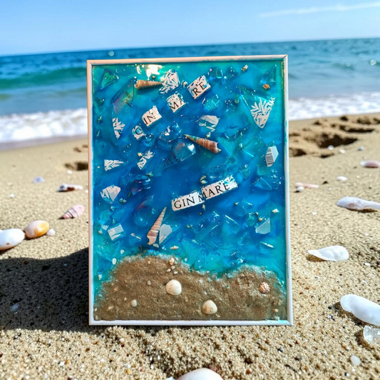 Frammenti di Gin Mare" – Quadro in Resina e Vetro con Sabbia Vera