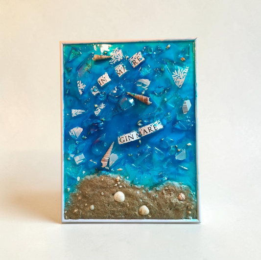Frammenti di Gin Mare" – Quadro in Resina e Vetro con Sabbia Vera